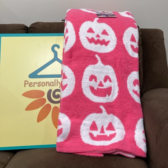 Novogratz Oversized JACK O’LANTERN PUMPKIN Print Throw - Picture 1 of 5